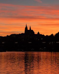 free-photo-of-silhouette-of-the-prague-castle-seen-from-the-vltava-river-at-sunset