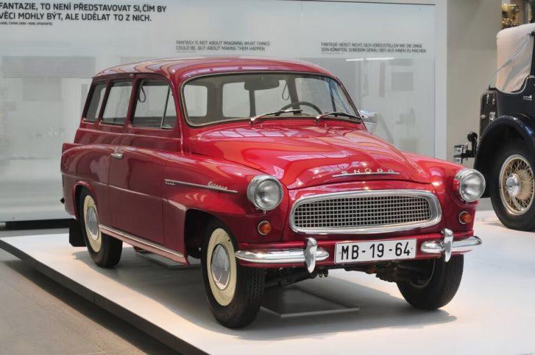 Prague: Skoda Car Museum Private Tour