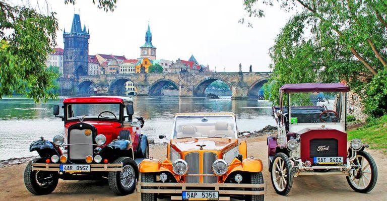 Prague: 1.5–Hour Vintage Car Tour